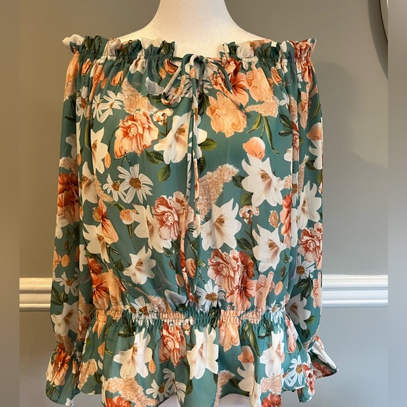 Women's Fall Top -Off The Shoulder - Floral Print Ruffle Sleeve - Size L - Picture 11 of 11